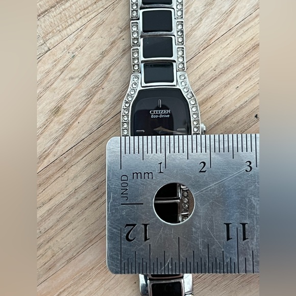 Citizen Eco-Drive Ladies Watch Crystals Black Dial and Bracelet Solar Powered - Picture 11 of 14